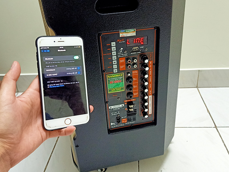 Cách hát karaoke trên điện thoại với loa kéo di động