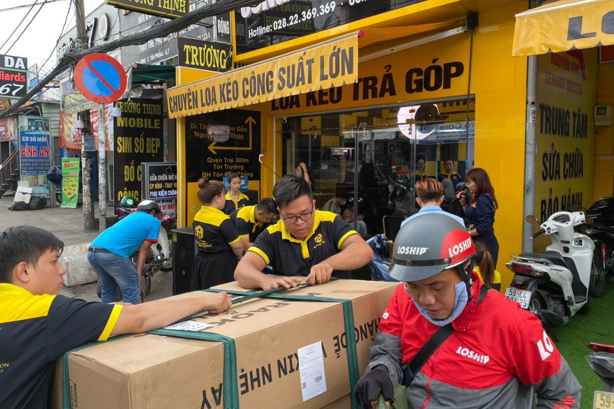 Điện Máy 369 đặc thù các dòng Loa Kéo Công Suất Lớn, Loa Kéo Xách Tay, Loa Kéo Bass 40, Loa Kéo Bass 50, Loa Kéo Bass 40 Đôi, Micro Không Dây loa kéo điện trực tiếp và loa kéo dùng bình ắc quy